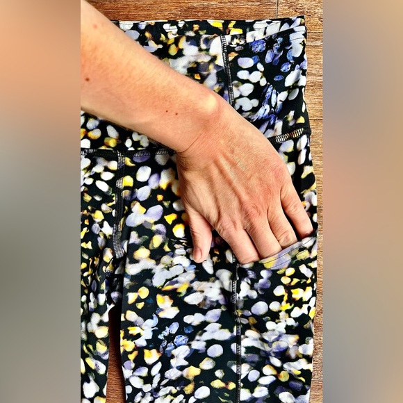 Lululemon Athletica - Picture 8 of 16